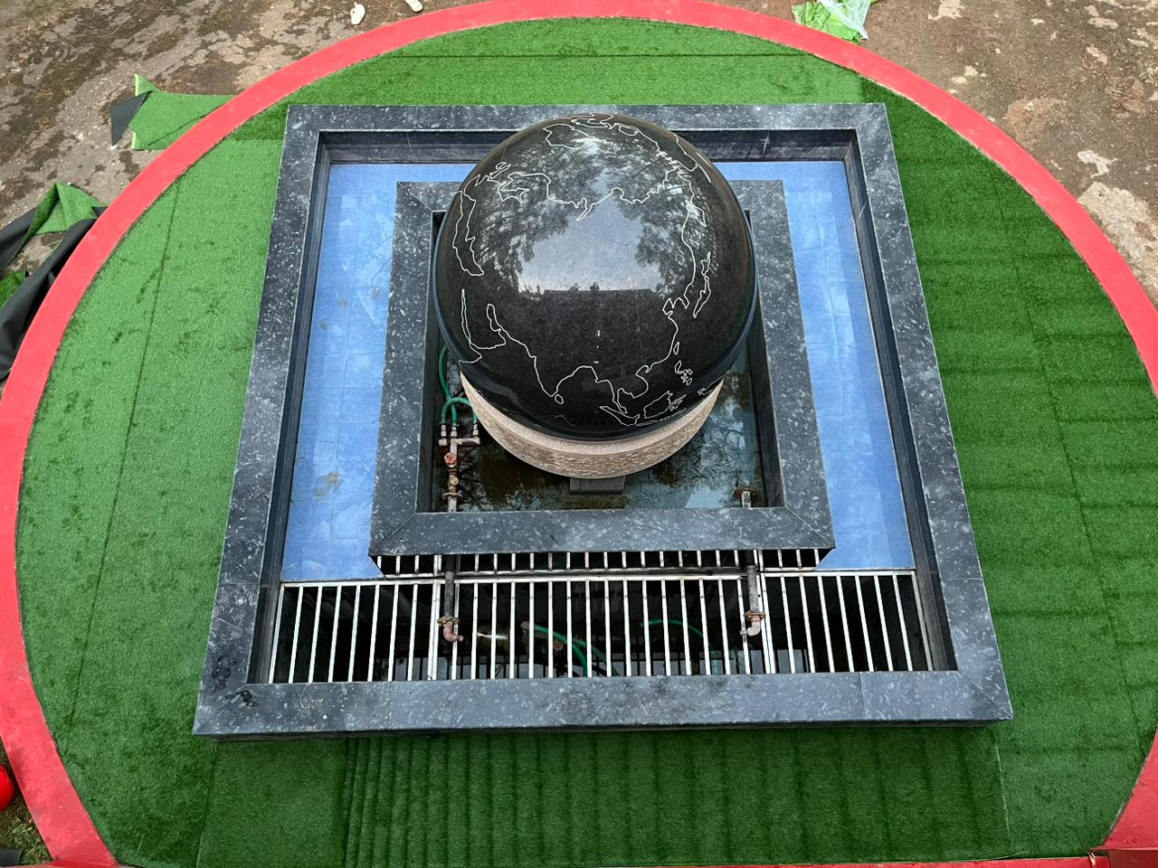 Outdoor – Globe Fountain